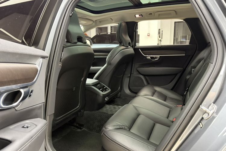 Used Volvo V90 2020 Cross Country T5 AWD Smart Range Edition Interior 3