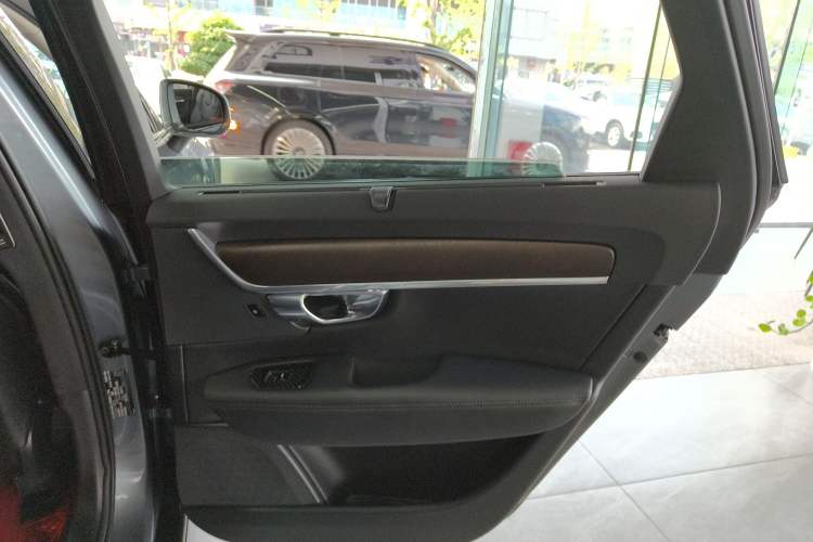 Used Volvo V90 2020 Facelifted Cross Country T5 AWD Zhiyuan Edition Interior 6