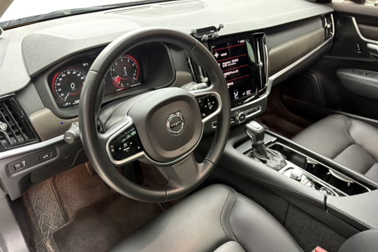 Used Volvo V90 2020 Cross Country T5 AWD Smart Range Edition Interior 6