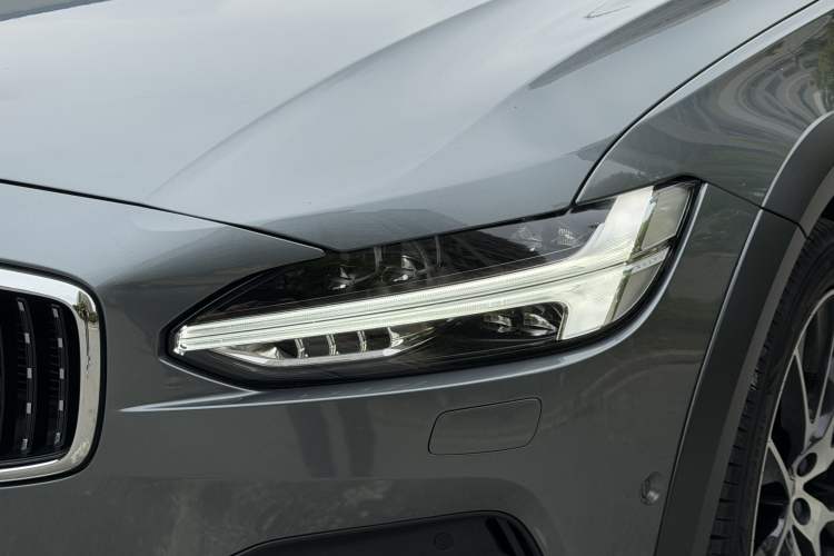 Used Volvo V90 2020 Cross Country T5 AWD Prestige Edition Left Front Headlight