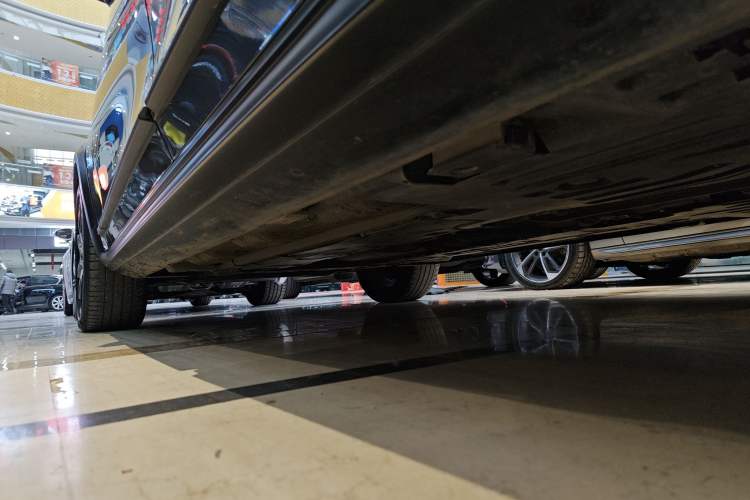 Used Volvo V90 2020 Cross Country T5 AWD Prestige Edition Left Side Sill