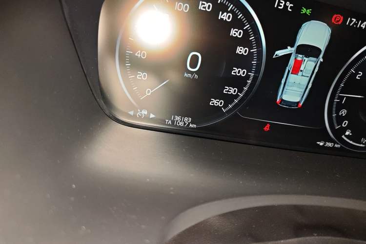 Used Volvo V90 2020 Facelifted Cross Country T5 AWD Zhiyuan Edition Odometer Close Up