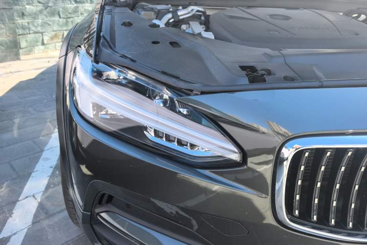 Used Volvo V90 2020 Facelifted Cross Country T5 AWD Zhiyuan Edition Right Front Headlight