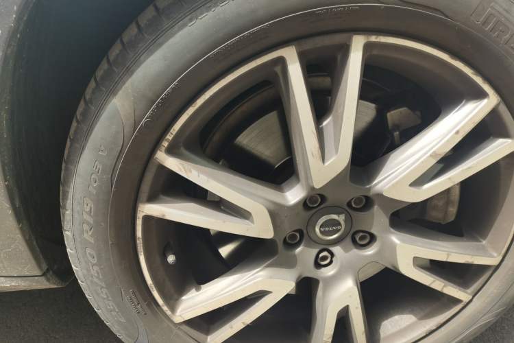 Used Volvo V90 2020 Cross Country T5 AWD Smart Range Edition Right Front Wheel Hub