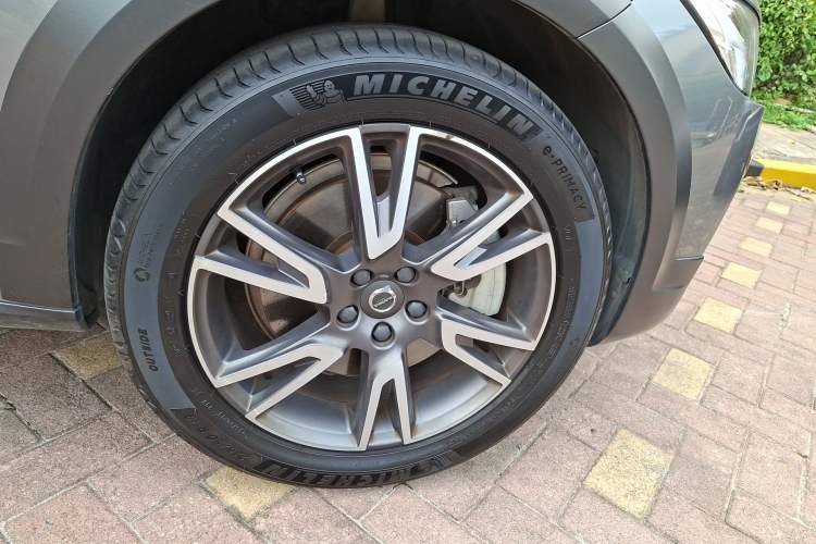 Used Volvo V90 2020 Facelifted Cross Country T5 AWD Zhiyuan Edition Right Front Wheel Hub