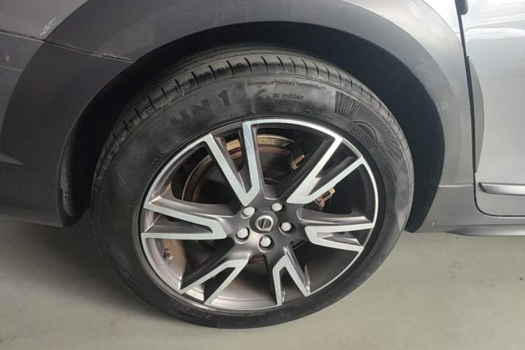 Used Volvo V90 2020 Facelifted Cross Country T5 AWD Zhiyuan Edition Right Rear Wheel Hub