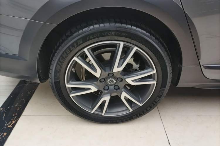 Used Volvo V90 2020 Cross Country T5 AWD Smart Range Edition Right Rear Wheel Hub