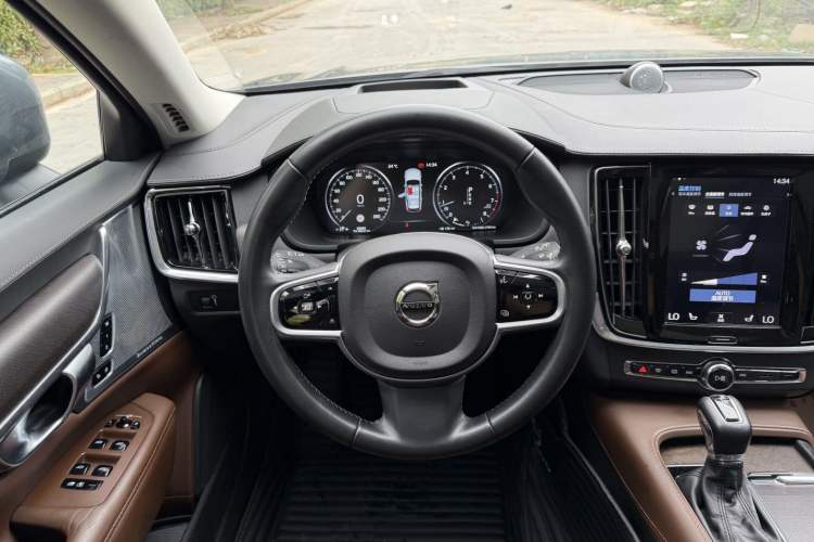 Used Volvo V90 2020 Cross Country T5 AWD Prestige Edition Steering Wheel