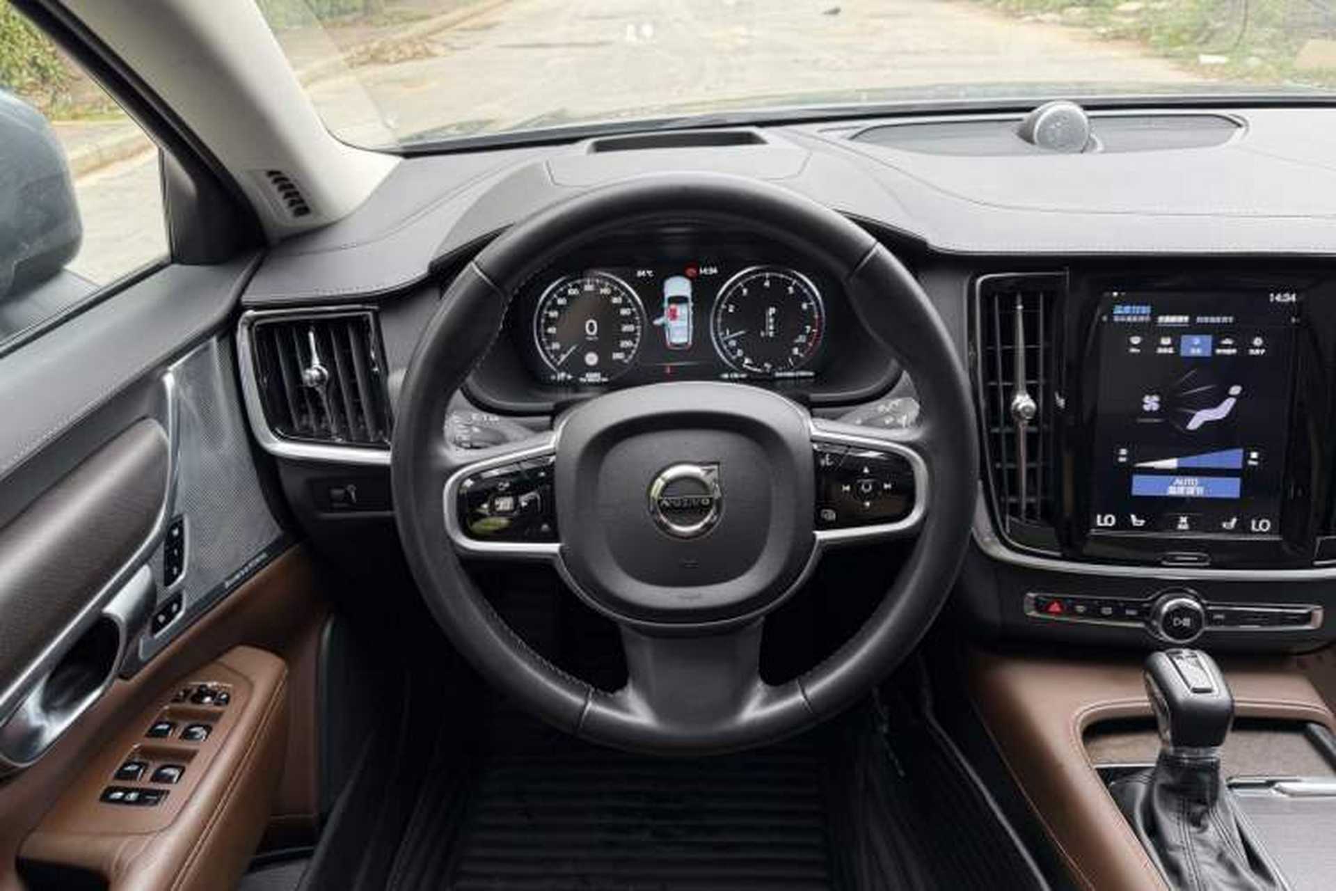 Used Volvo V90 2020 Cross Country T5 AWD Prestige Edition Steering Wheel