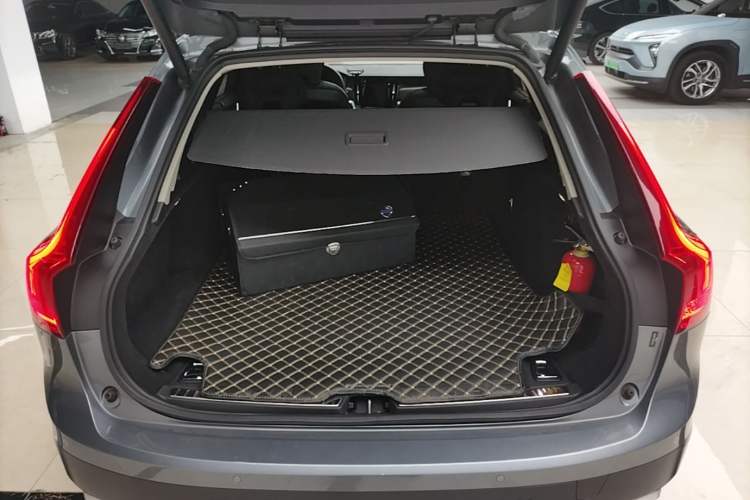 Used Volvo V90 2020 Cross Country T5 AWD Smart Range Edition Trunk