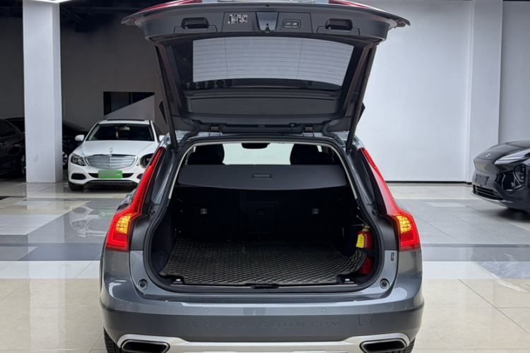 Used Volvo V90 2020 Cross Country T5 AWD Smart Range Edition Trunk