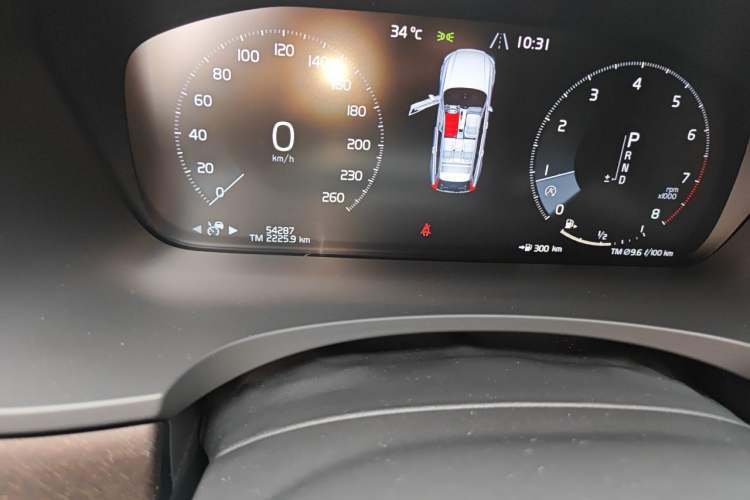 Used Volvo V90 2020 Facelifted Cross Country T5 AWD Zhiyuan Edition Odometer Close Up