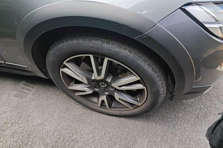 Used Volvo V90 2020 Facelifted Cross Country T5 AWD Zhiyuan Edition Right Front Wheel Hub
