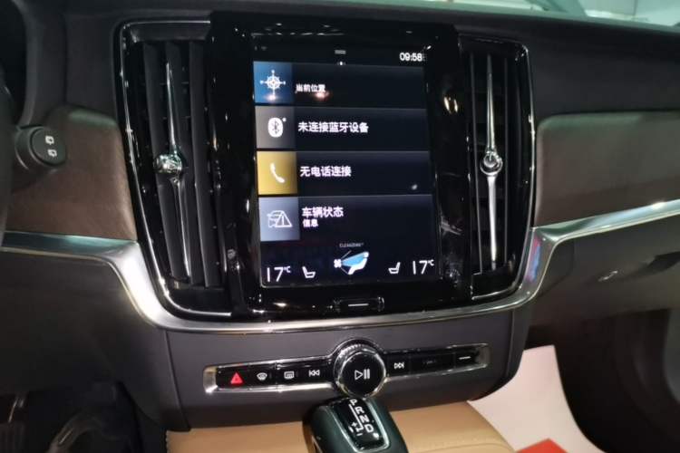 Used Volvo V90 2020 Cross Country T5 AWD Smart Range Edition Audio And AC Panel
