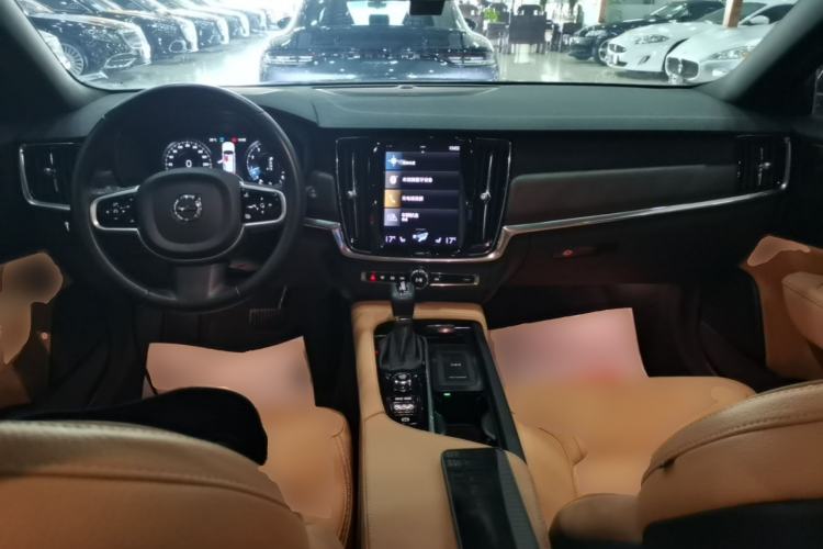 Used Volvo V90 2020 Cross Country T5 AWD Smart Range Edition Center Console