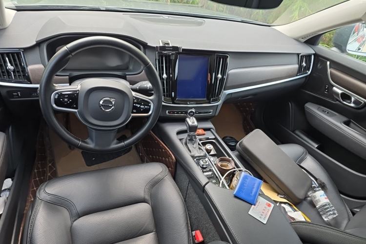 Used Volvo V90 2020 Cross Country T5 AWD Smart Range Edition Center Console