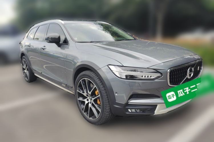 Used Volvo V90 2020 Cross Country T5 AWD Prestige Edition Front Right 45 Deg
