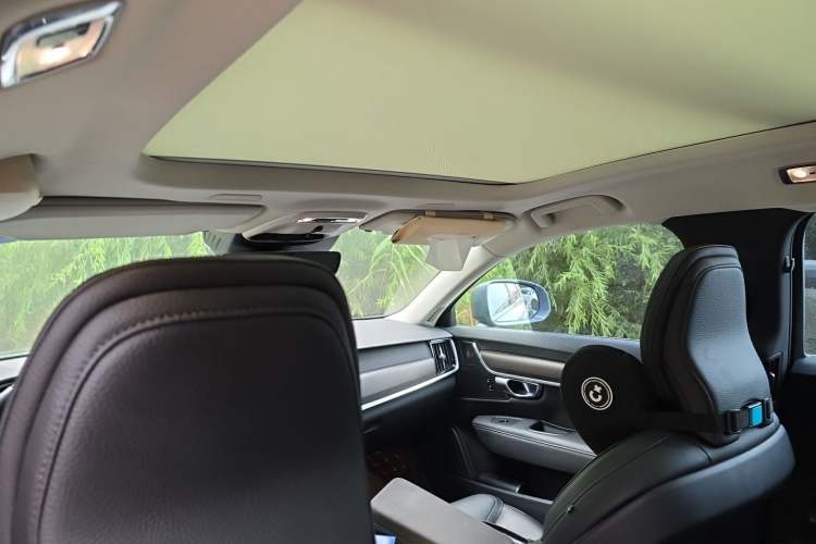 Used Volvo V90 2020 Cross Country T5 AWD Smart Range Edition Headliner