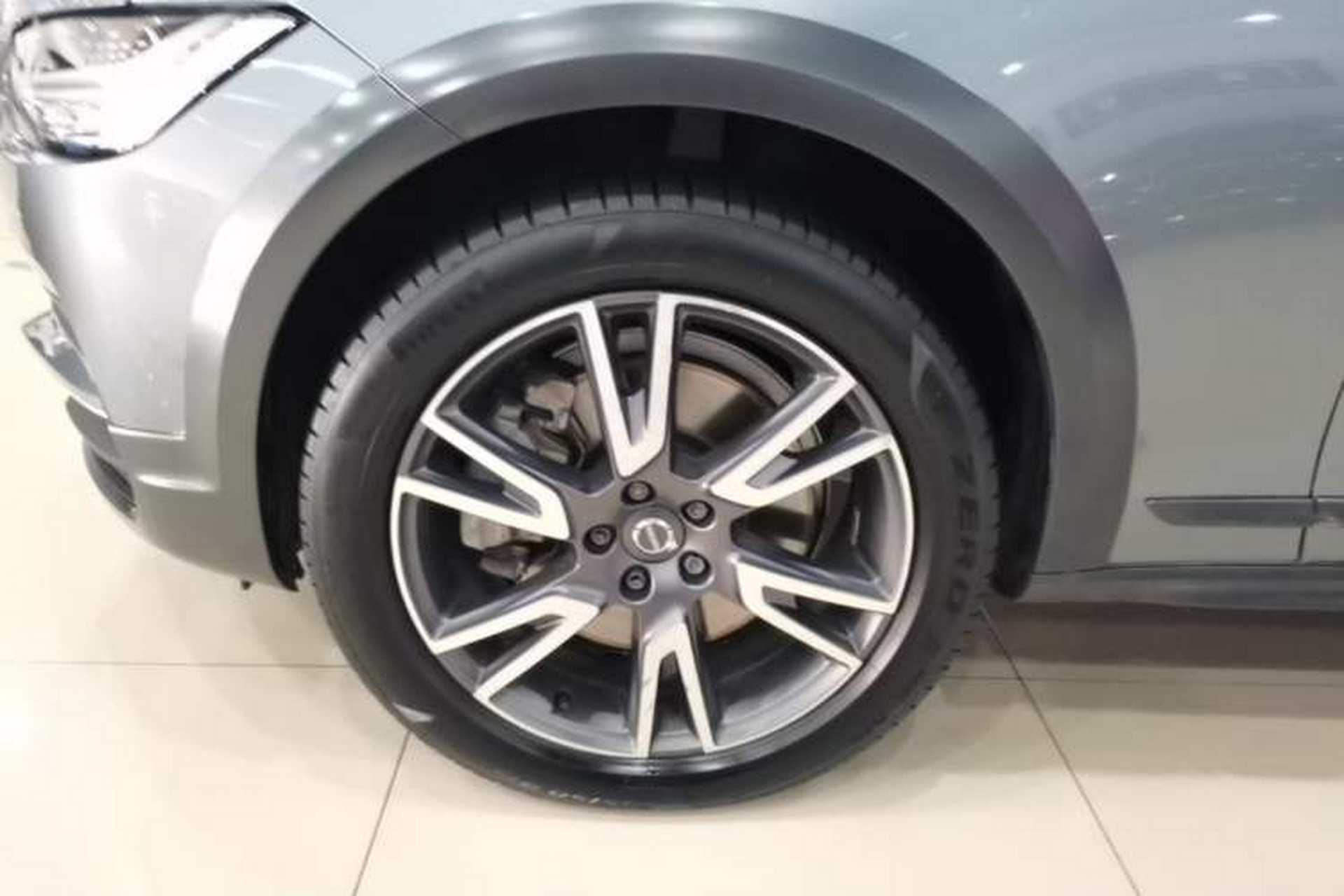 Used Volvo V90 2020 Cross Country T5 AWD Smart Range Edition Left Front Wheel Hub