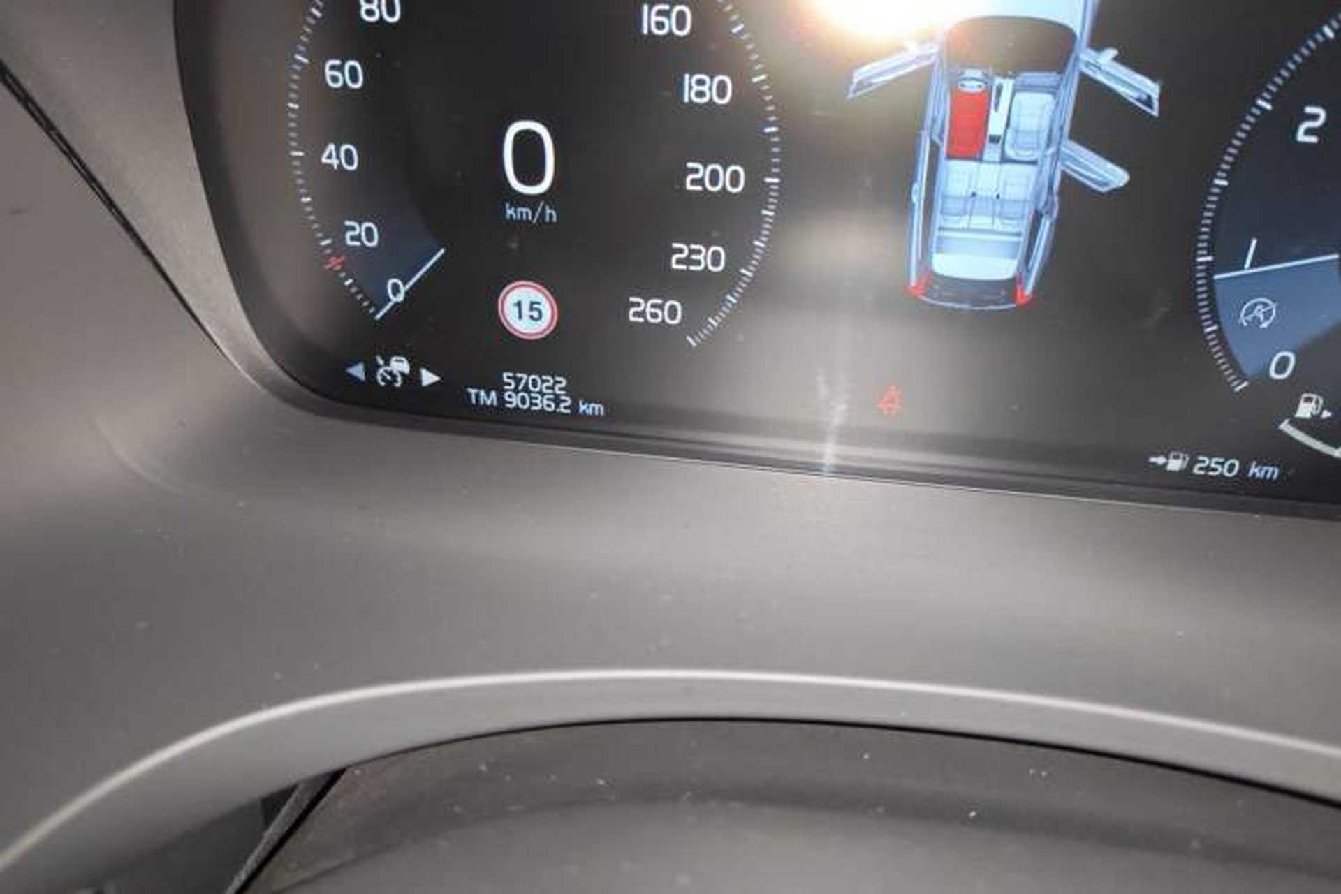 Used Volvo V90 2020 Facelifted Cross Country T5 AWD Zhiyuan Edition Odometer Close Up