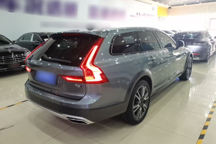 Used Volvo V90 2020 Cross Country T5 AWD Smart Range Edition Rear Right 45 Deg