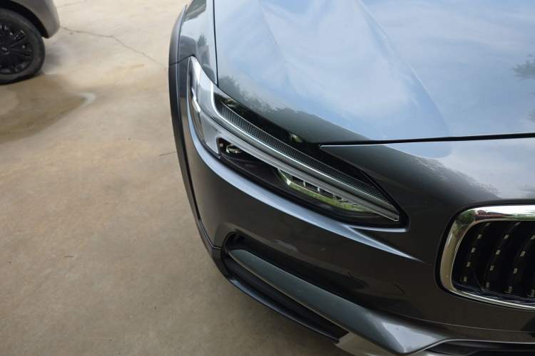 Used Volvo V90 2020 Cross Country T5 AWD Smart Range Edition Right Front Headlight