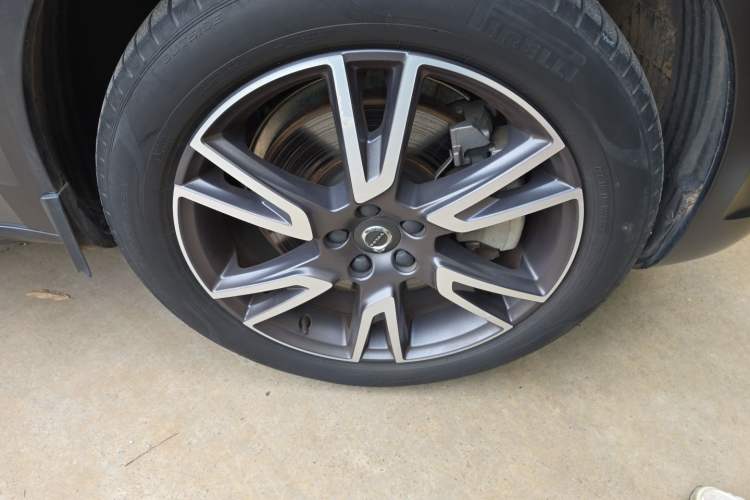 Used Volvo V90 2020 Cross Country T5 AWD Smart Range Edition Right Front Wheel Hub