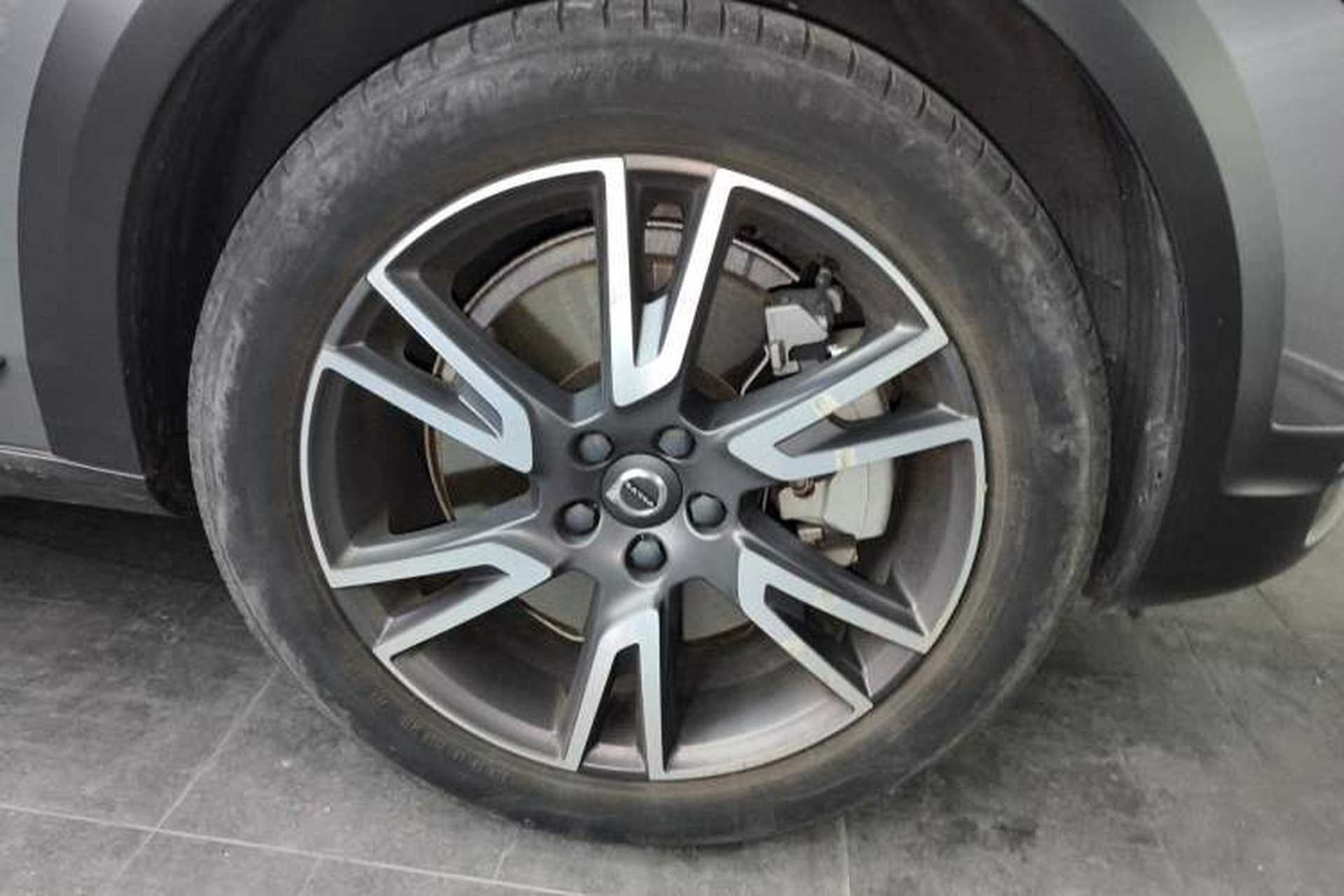 Used Volvo V90 2020 Cross Country T5 AWD Smart Range Edition Right Front Wheel Hub