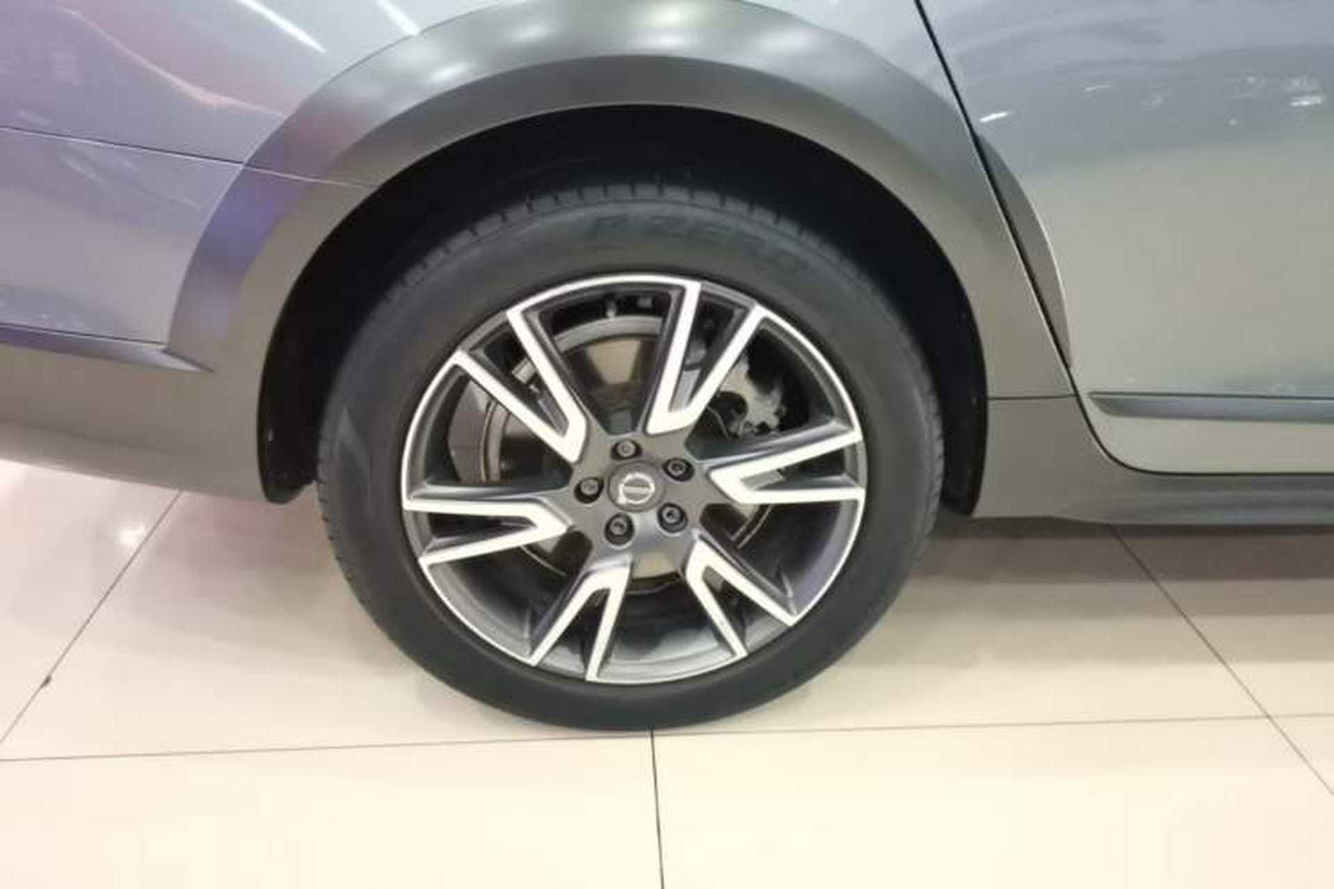 Used Volvo V90 2020 Cross Country T5 AWD Smart Range Edition Right Rear Wheel Hub