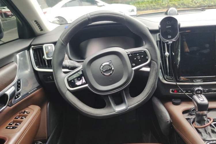 Used Volvo V90 2020 Cross Country T5 AWD Prestige Edition Steering Wheel