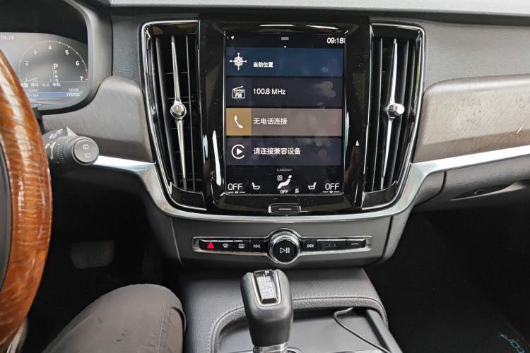 Used Volvo V90 2020 Cross Country T5 AWD Smart Range Edition Audio And AC Panel
