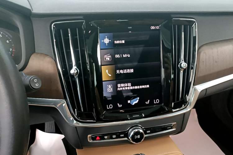Used Volvo V90 2020 Cross Country T5 AWD Smart Range Edition Audio And AC Panel