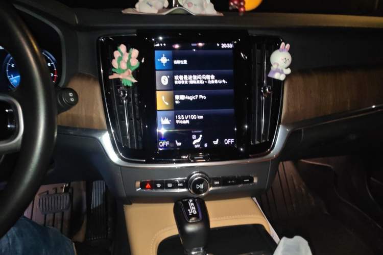 Used Volvo V90 2020 Cross Country T5 AWD Smart Range Edition Audio And AC Panel