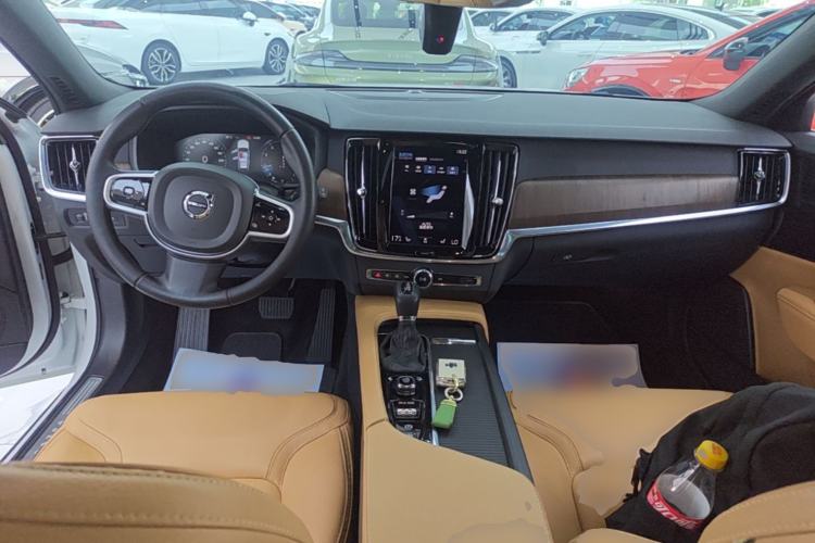 Used Volvo V90 2020 Cross Country T5 AWD Smart Range Edition Center Console