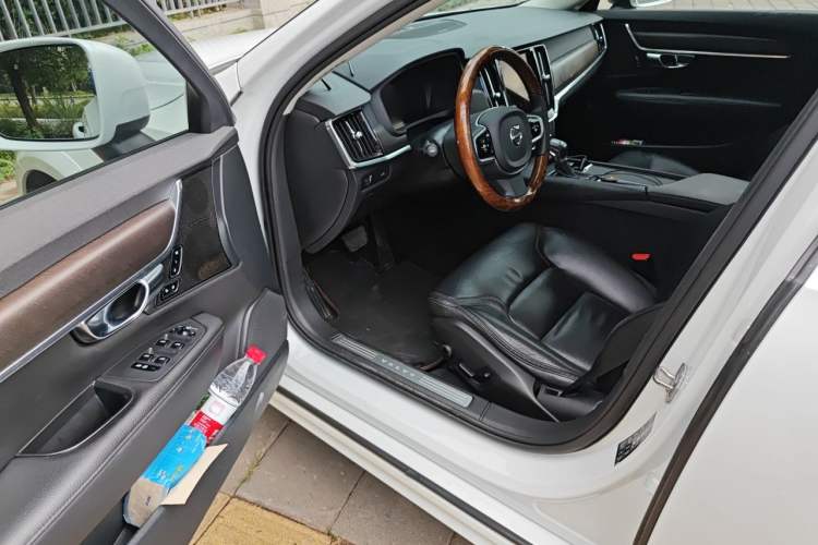 Used Volvo V90 2020 Cross Country T5 AWD Smart Range Edition Driver Seat