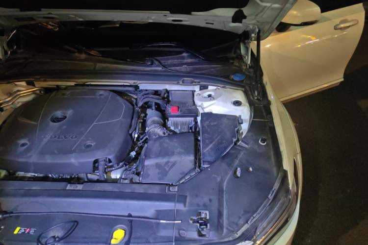 Used Volvo V90 2020 Cross Country T5 AWD Smart Range Edition Engine Bay Left