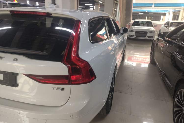 Used Volvo V90 2020 Facelifted Cross Country T5 AWD Zhiyuan Edition Exterior 3
