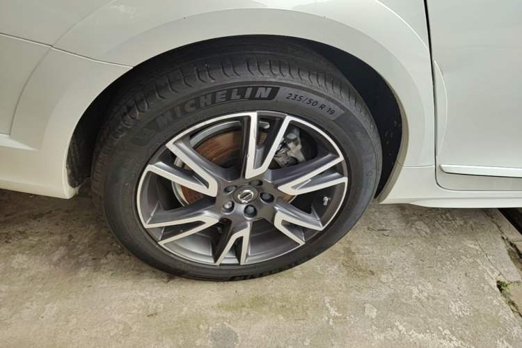 Used Volvo V90 2020 Facelifted Cross Country T5 AWD Zhiyuan Edition Exterior 5