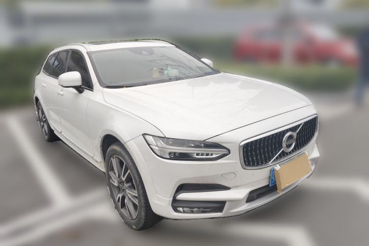 Used Volvo V90 2020 Facelifted Cross Country T5 AWD Zhiyuan Edition Front Right 45 Deg