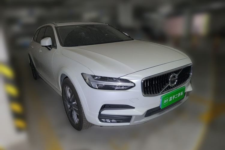 Used Volvo V90 2020 Cross Country T5 AWD Smart Range Edition Front Right 45 Deg