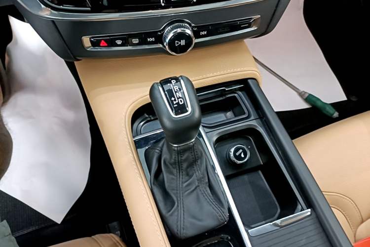 Used Volvo V90 2020 Cross Country T5 AWD Smart Range Edition Gear Lever