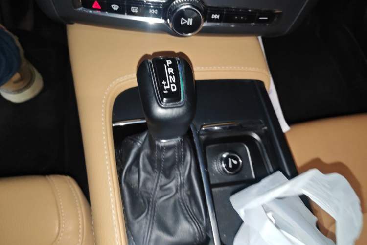 Used Volvo V90 2020 Cross Country T5 AWD Smart Range Edition Gear Lever