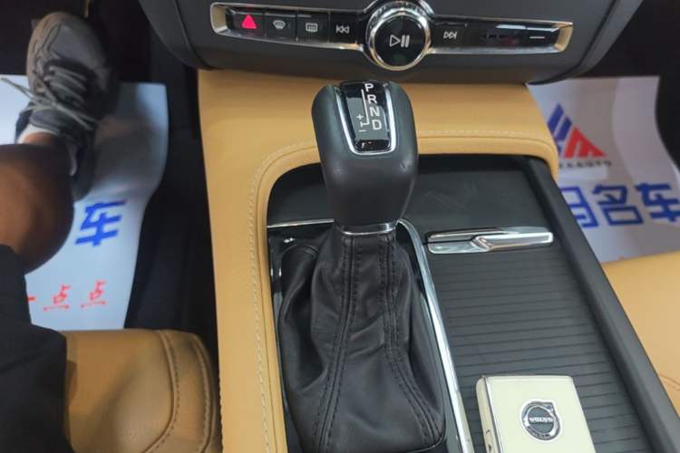 Used Volvo V90 2020 Cross Country T5 AWD Smart Range Edition Gear Lever