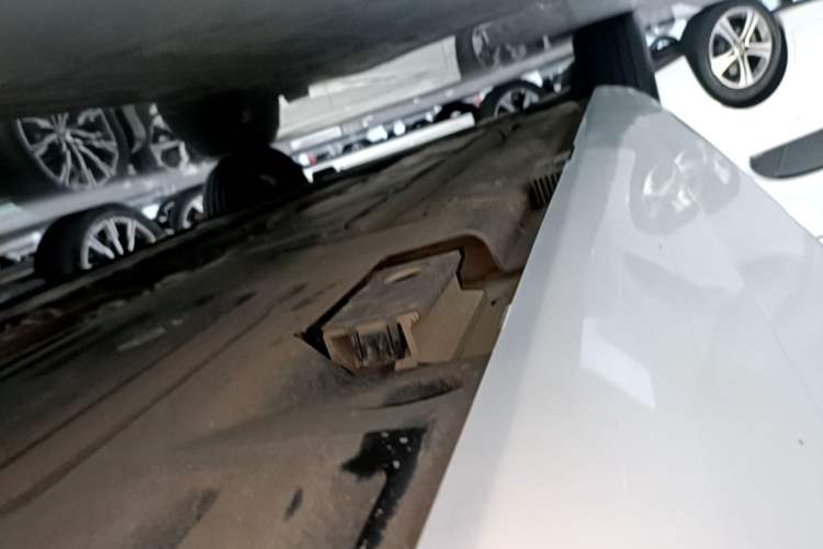 Used Volvo V90 2020 Cross Country T5 AWD Smart Range Edition Left Side Sill