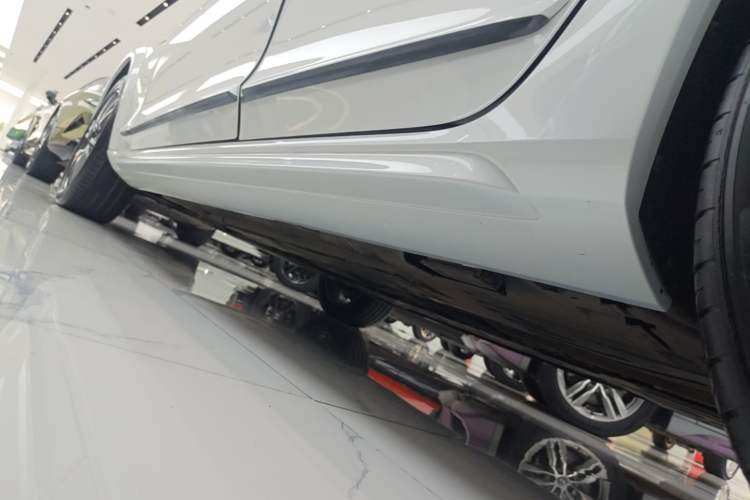 Used Volvo V90 2020 Cross Country T5 AWD Smart Range Edition Left Side Sill