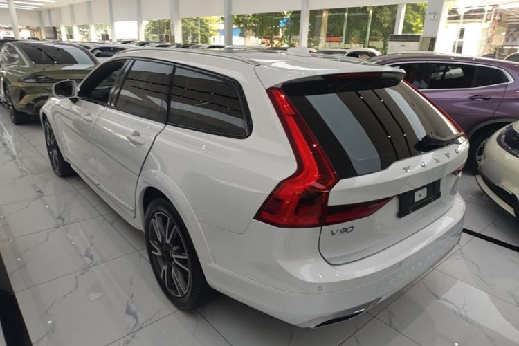 Used Volvo V90 2020 Cross Country T5 AWD Smart Range Edition Rear Left 45 Deg