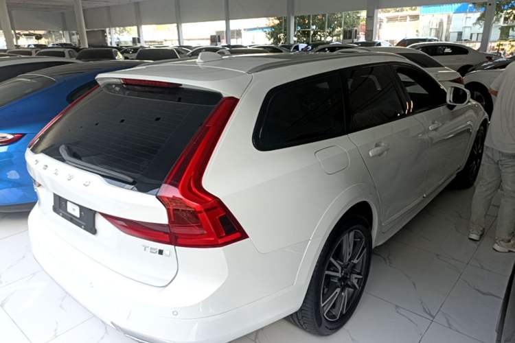 Used Volvo V90 2020 Cross Country T5 AWD Smart Range Edition Rear Right 45 Deg