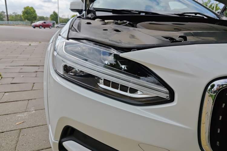 Used Volvo V90 2020 Cross Country T5 AWD Smart Range Edition Right Front Headlight