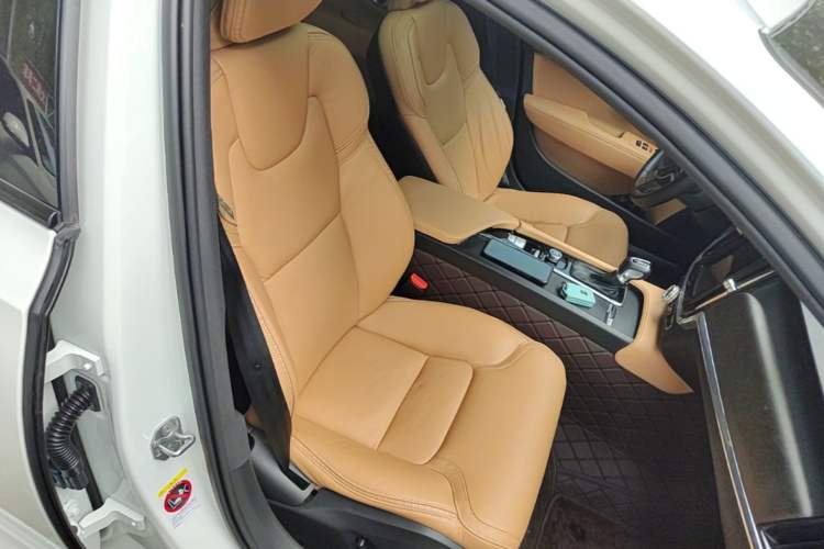 Used Volvo V90 2020 Facelifted Cross Country T5 AWD Zhiyuan Edition Right Front Seat