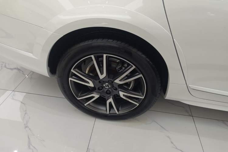 Used Volvo V90 2020 Cross Country T5 AWD Smart Range Edition Right Rear Wheel Hub